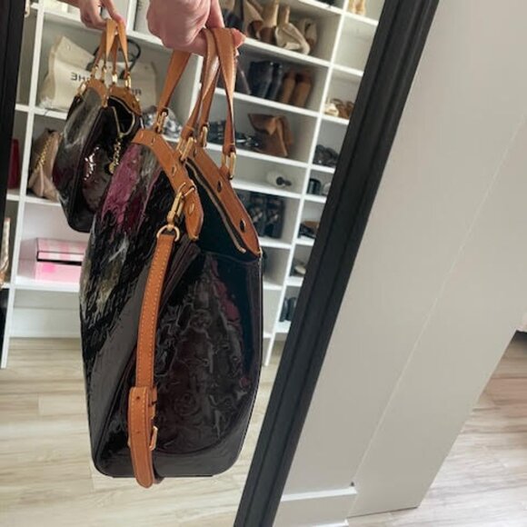 Louis Vuitton Amarante Monogram Vernis Brea GM Bag - Picture 6 of 14